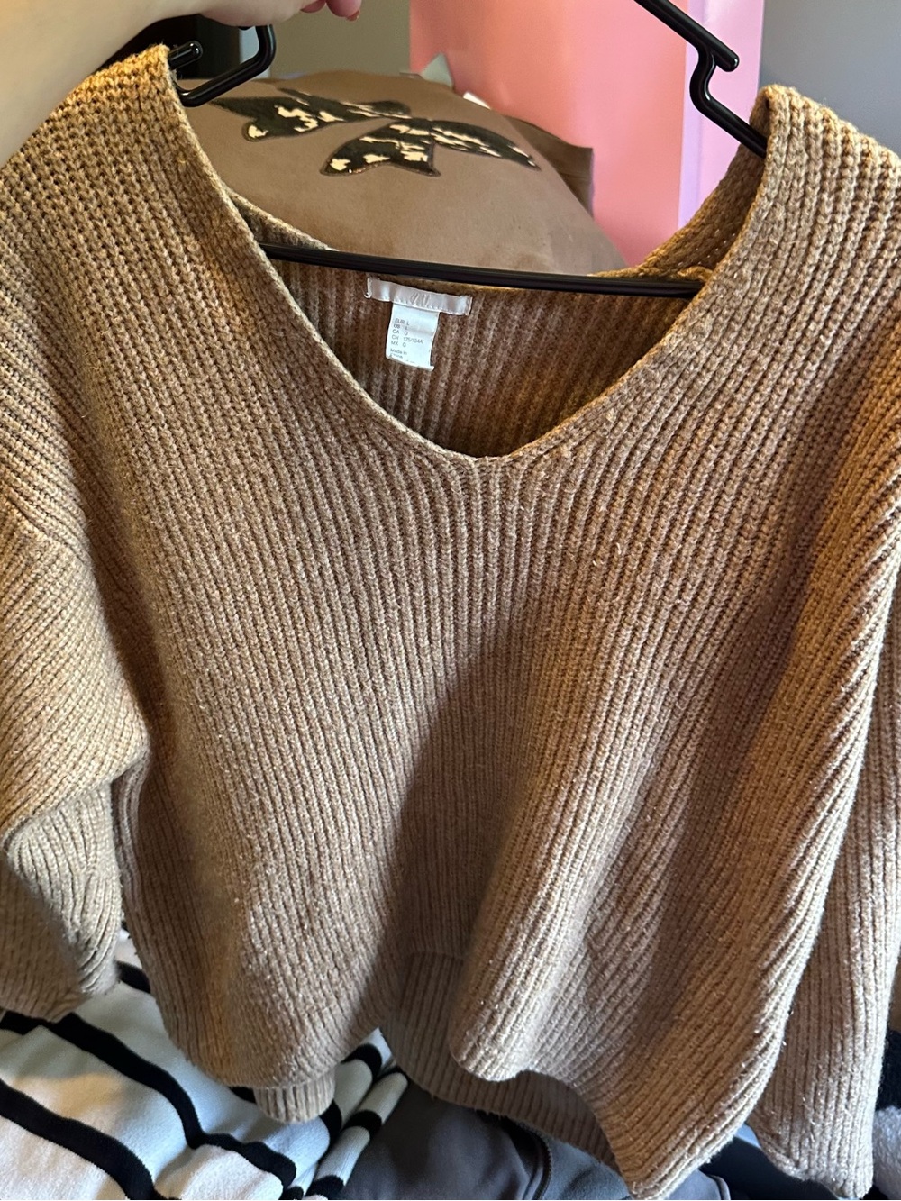 H&M Ribbed V-Neck Sweater in Camel Brown